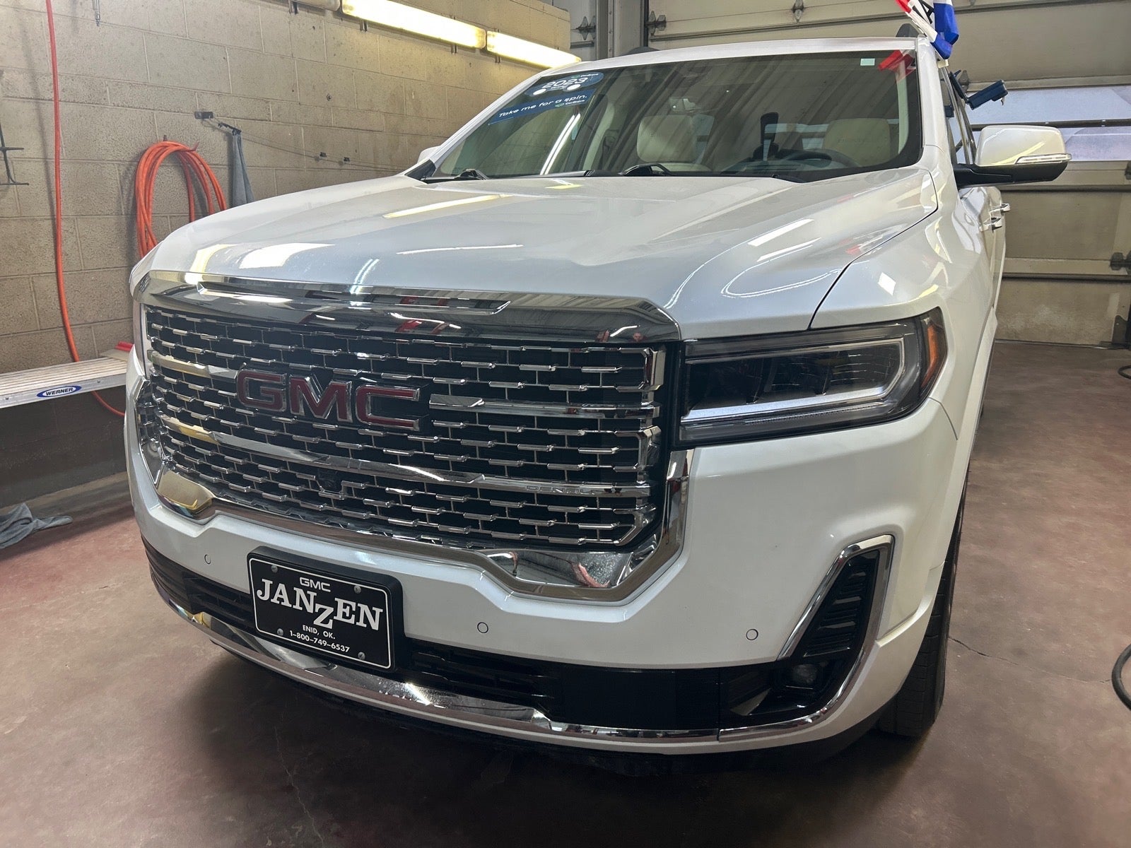 2023 GMC Acadia Denali