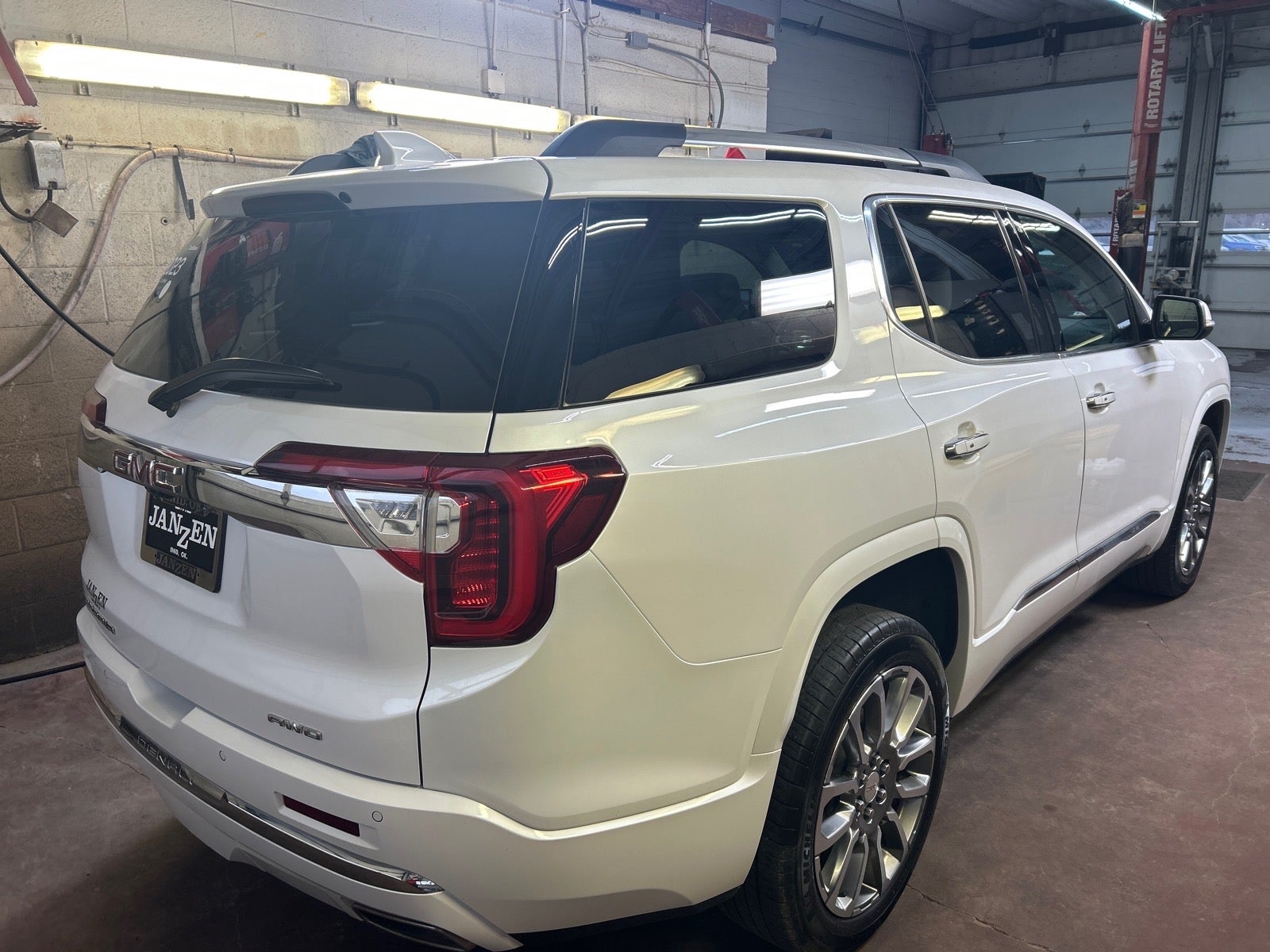 2023 GMC Acadia Denali