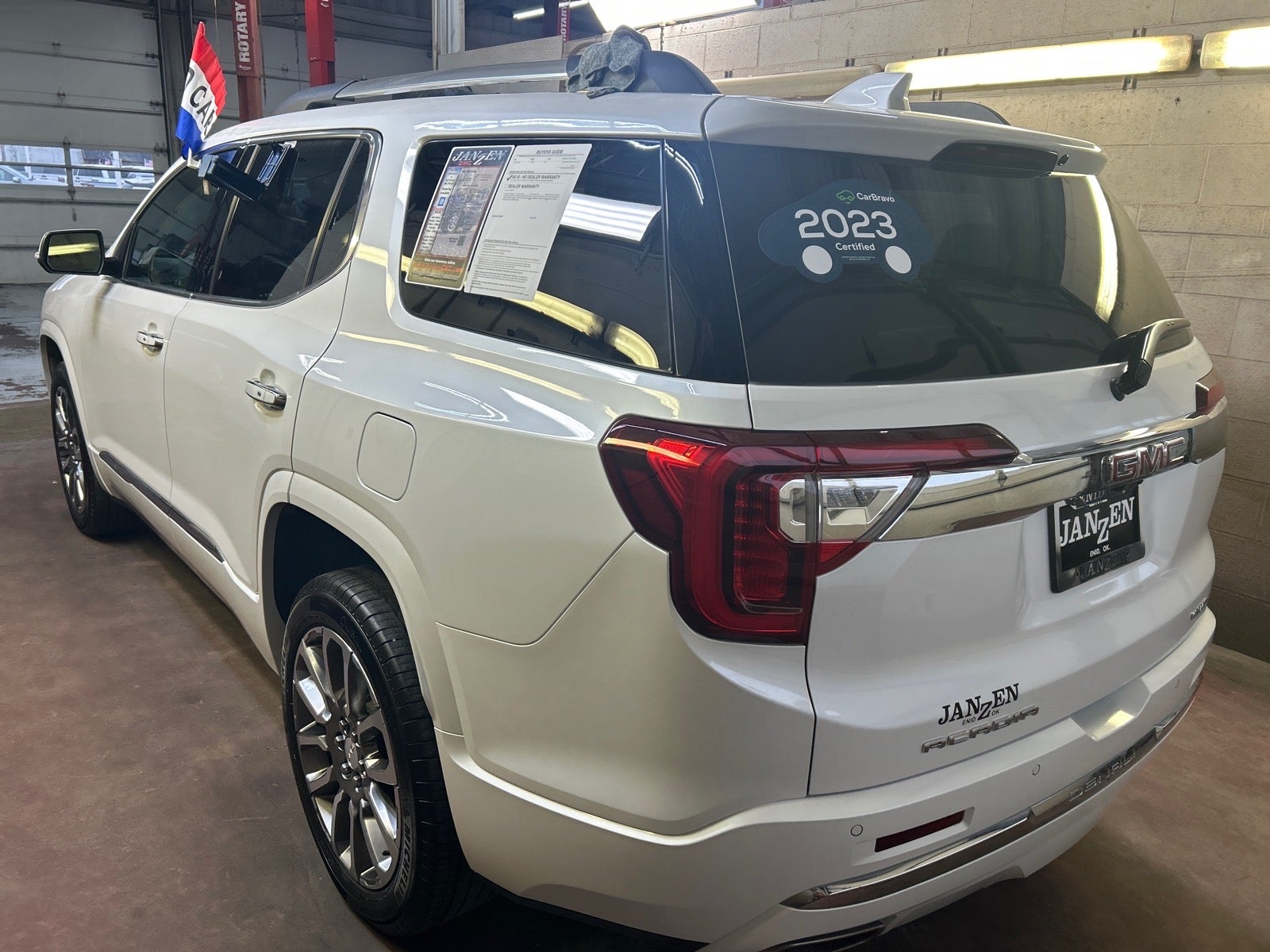 2023 GMC Acadia Denali