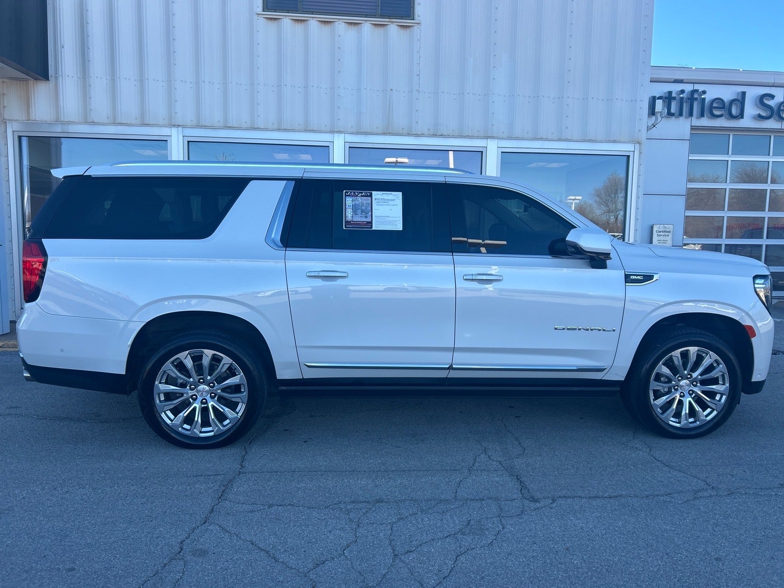 2024 GMC Yukon XL Denali