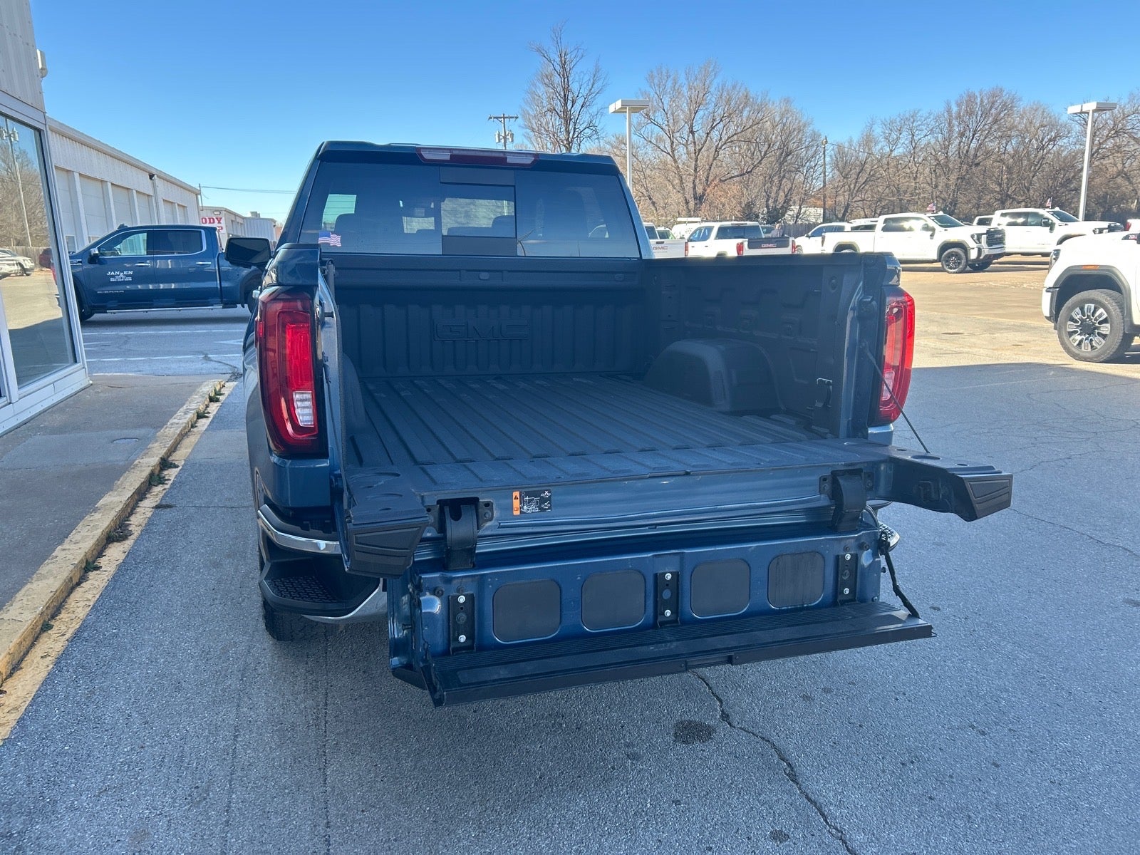 2024 GMC Sierra 1500 SLT