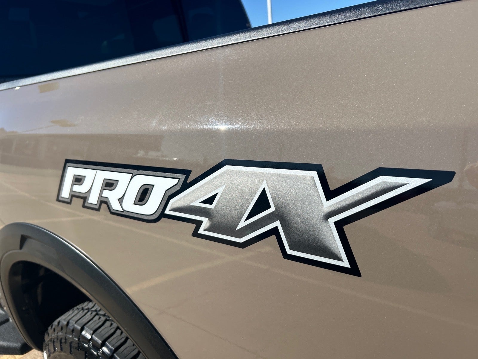 2023 Nissan TITAN Crew Cab PRO-4X 4x4