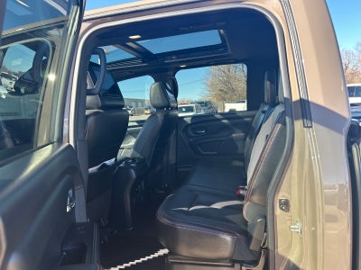 2023 Nissan TITAN Crew Cab PRO-4X 4x4